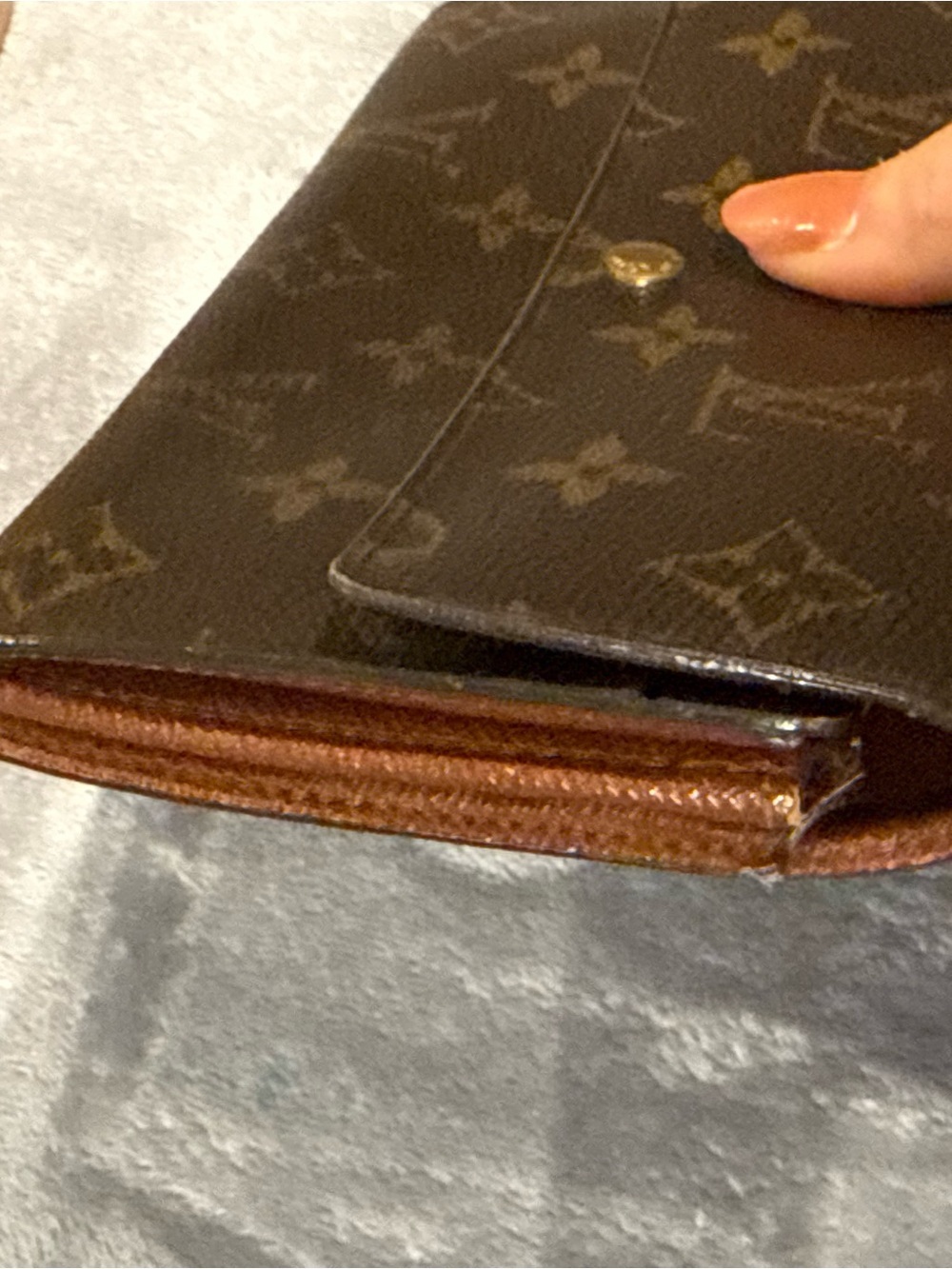 LV long snap wallet in very good condition, barely used.  With box & dustbag - Picture 6 of 9